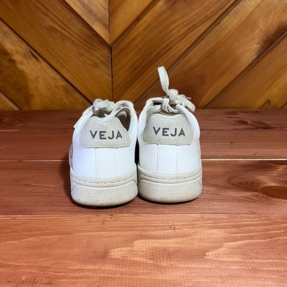 Veja White and Cream Women's Sneakers - Picture 3 of 5